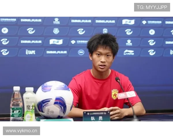 28岁中场颜卓彬加盟青岛海牛